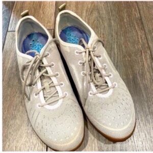 Merrell Women’s Casual Light Grey Lace-Up Sneakers 8.5